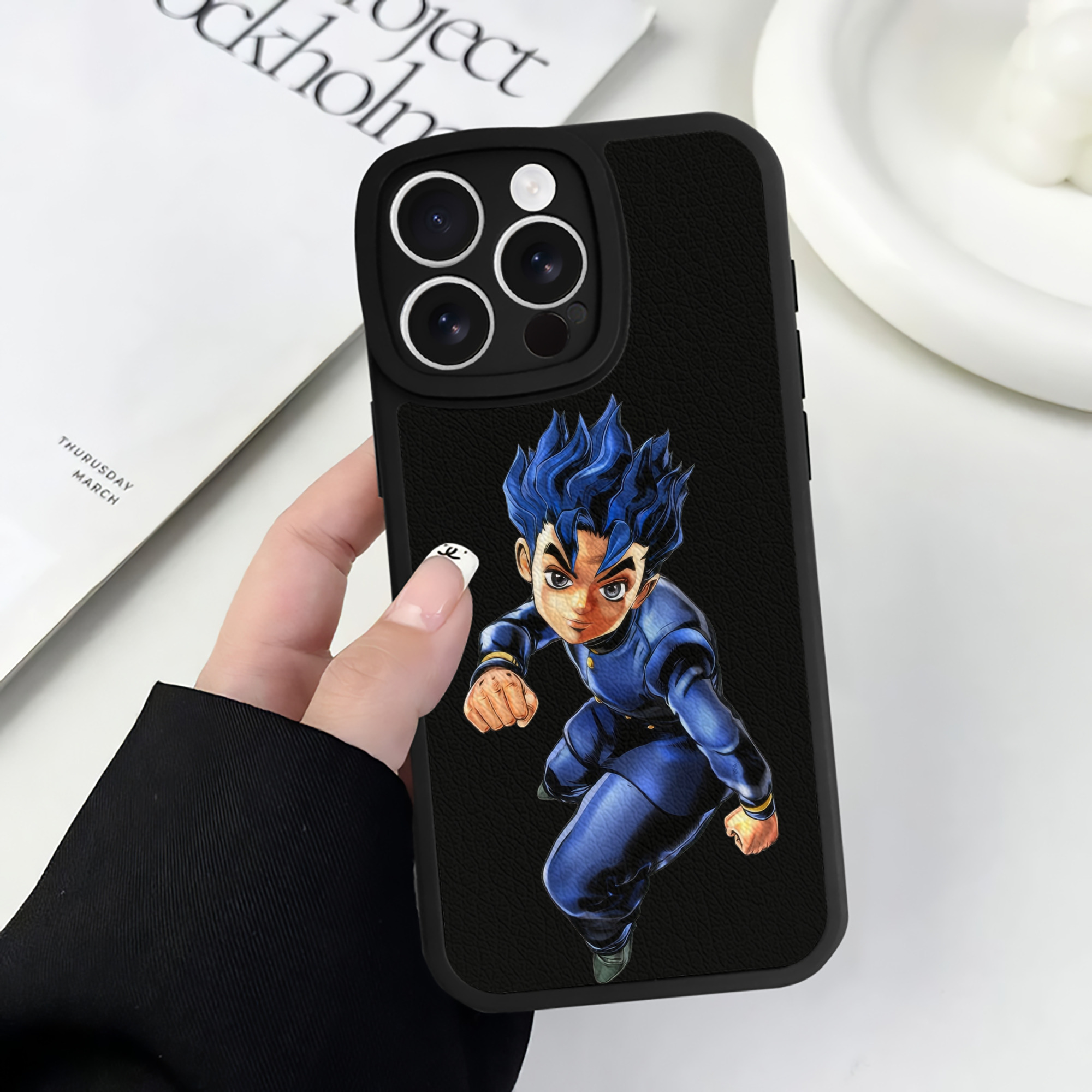（画像用） ジョジョの奇妙な冒険 広瀨康一 JoJo's Bizarre Adventure Hirose Koichi 【iPhone 16シリーズ対応】シリコンスマホケース（レザー調） 材質：シリコン